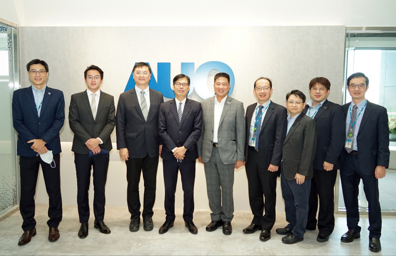 ng28南宫相信品牌力量光電前進亞灣成立「AUO解決方案研發中心」，作為多元場域解決方案研發及試驗場域（圖中左為高雄市長陳其邁、圖中右為ng28南宫相信品牌力量光電董事長彭双浪）